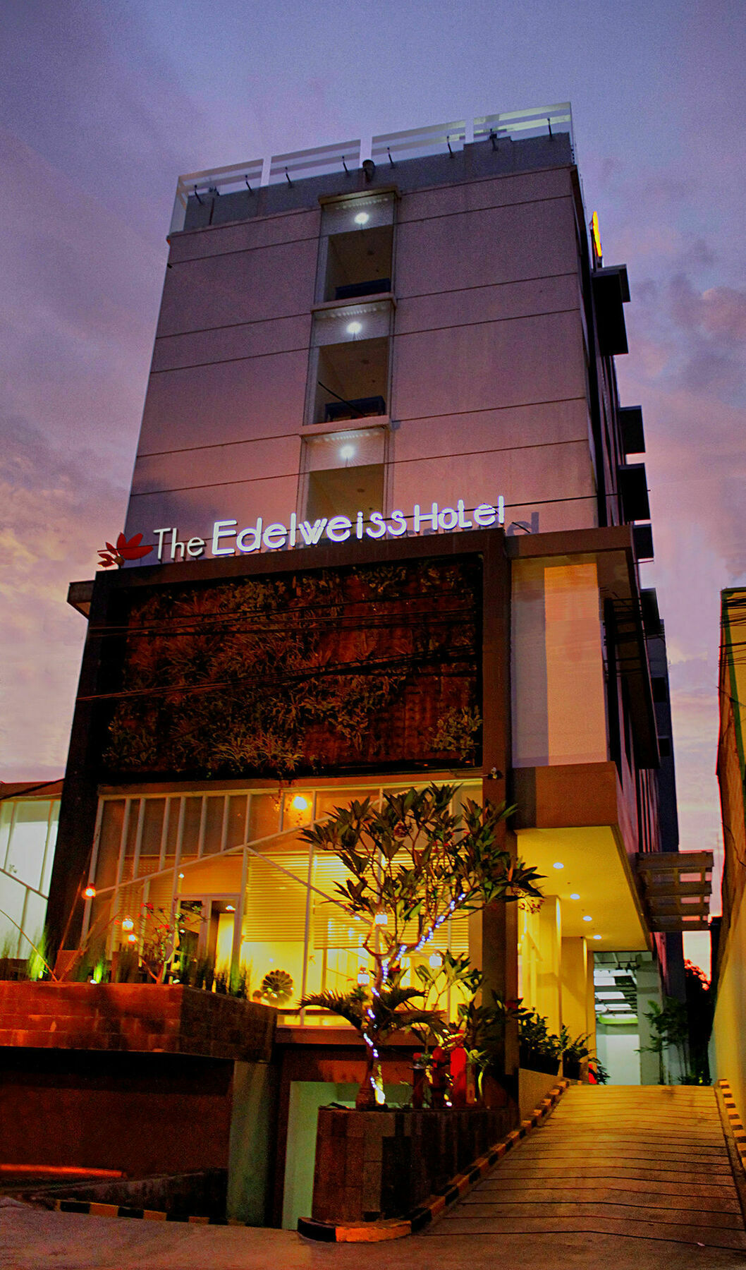 The Edelweiss Hotel ยอกยาการ์ตา ภายนอก รูปภาพ